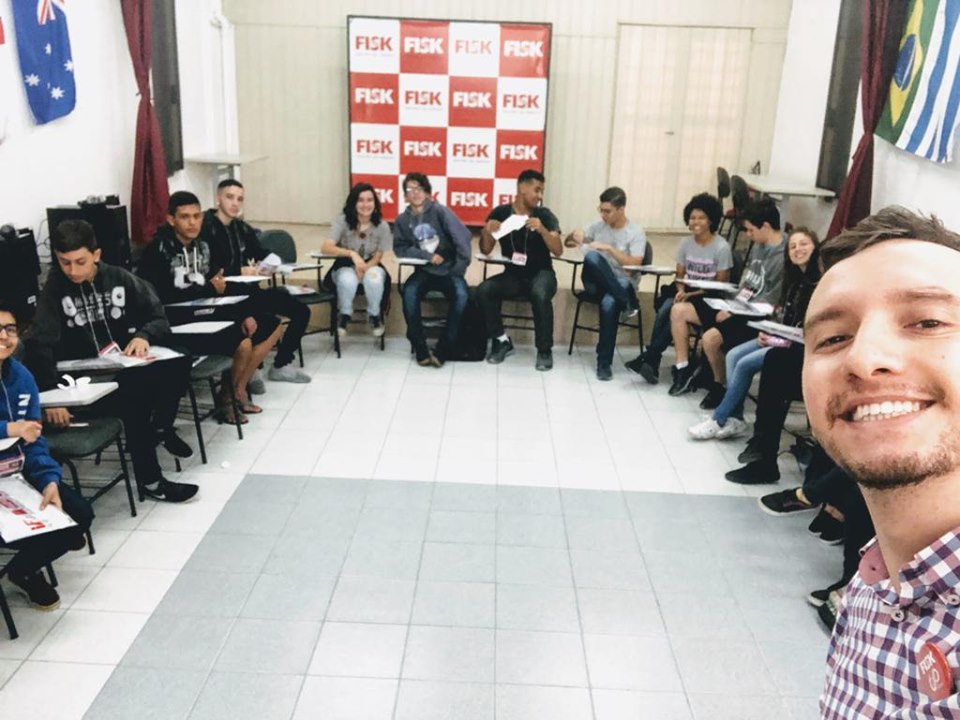 Fisk Taubaté/SP - Mini-curso de inglês básico para alunos do EM